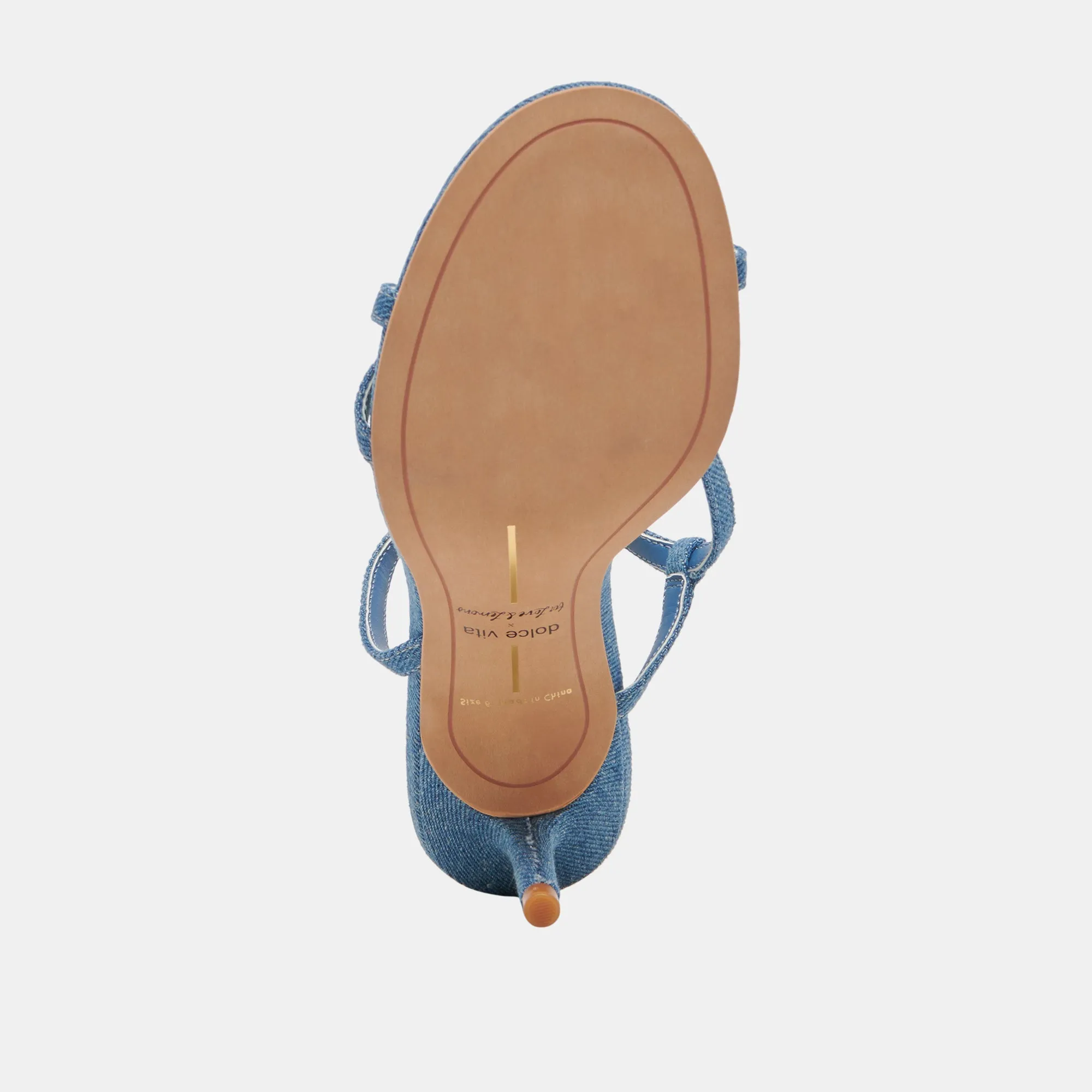 KIRSCHFARBENE ABSÄTZE BLAUE JEANS