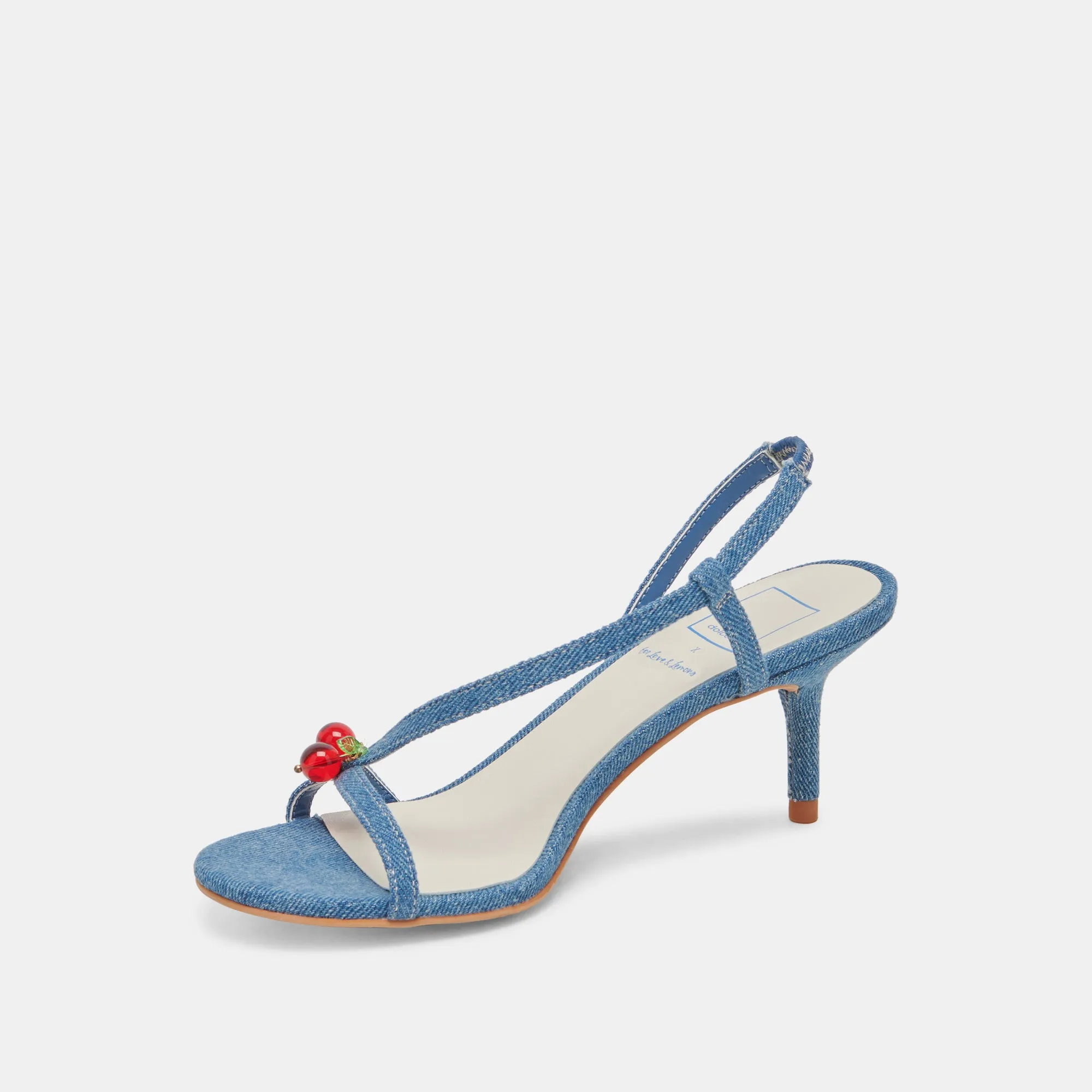 KIRSCHFARBENE ABSÄTZE BLAUE JEANS