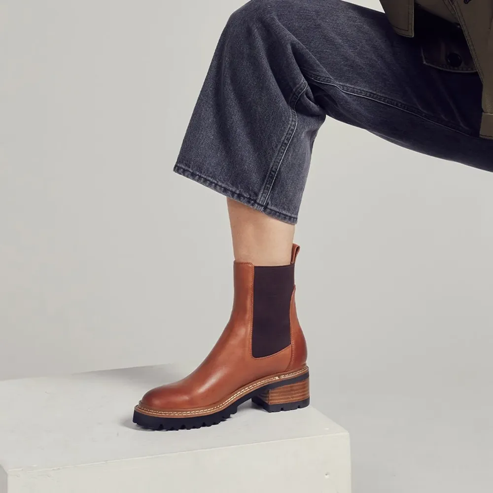 EOS Footwear Damen Chelsea-Stiefel mit Linearem Absatz und Reißverschluss in Brandy