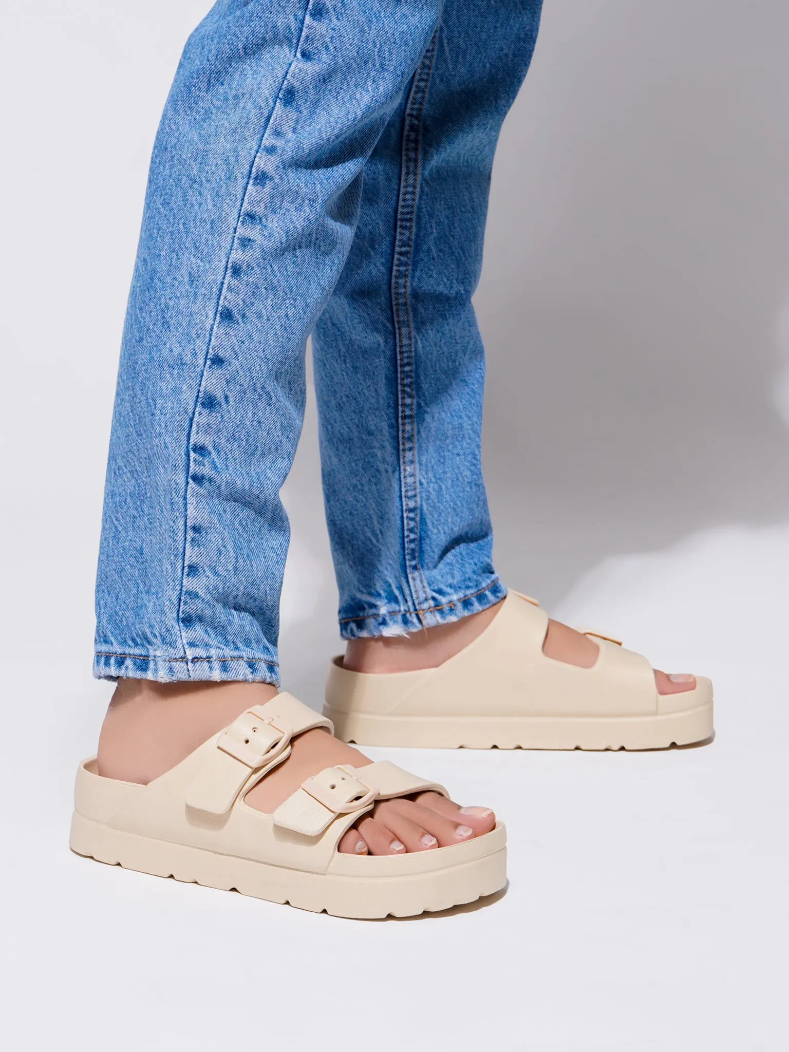 Kylie Flache Slides