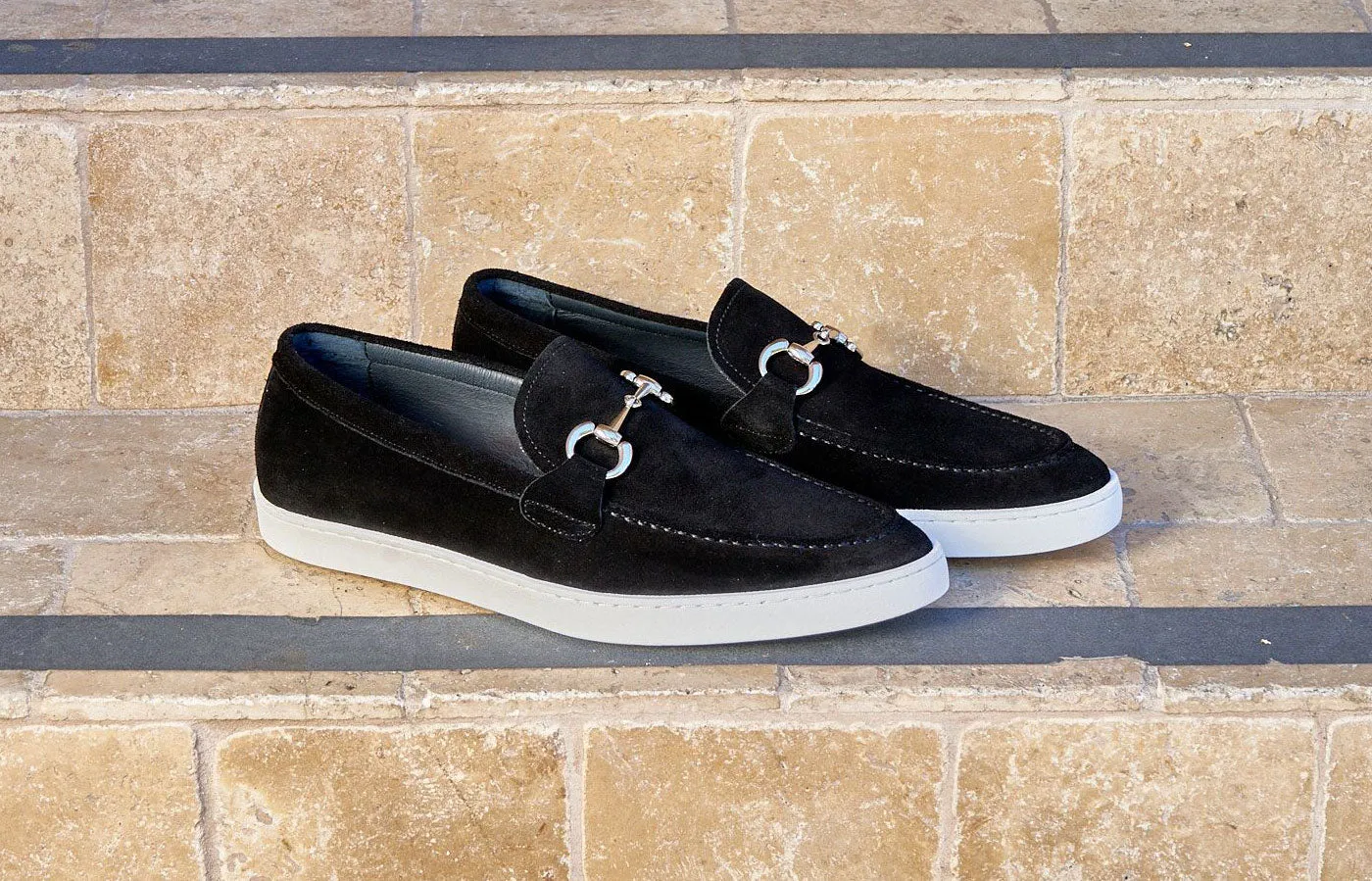 Suede Slip-On Horsebit Loafer Schwarz