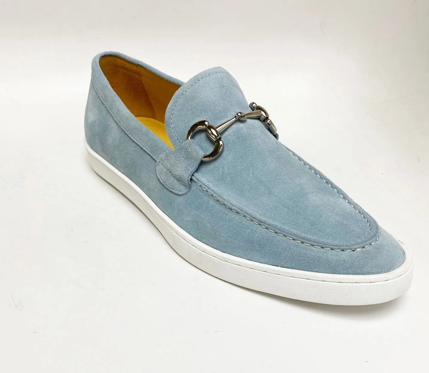 Wildleder-Slip-On-Loafer mit Horsebit-Detail in Himmelblau
