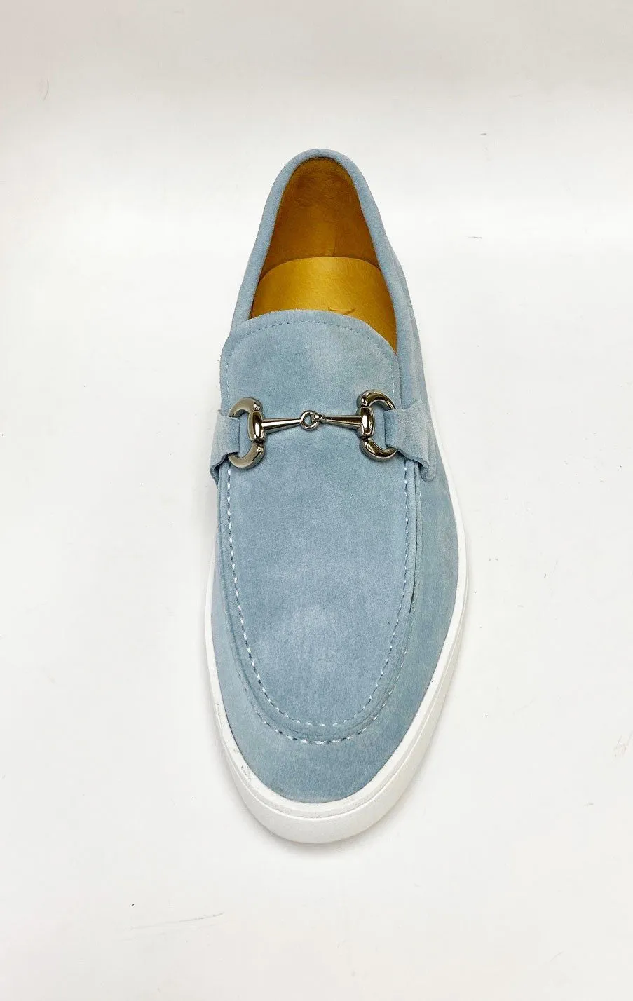 Wildleder-Slip-On-Loafer mit Horsebit-Detail in Himmelblau