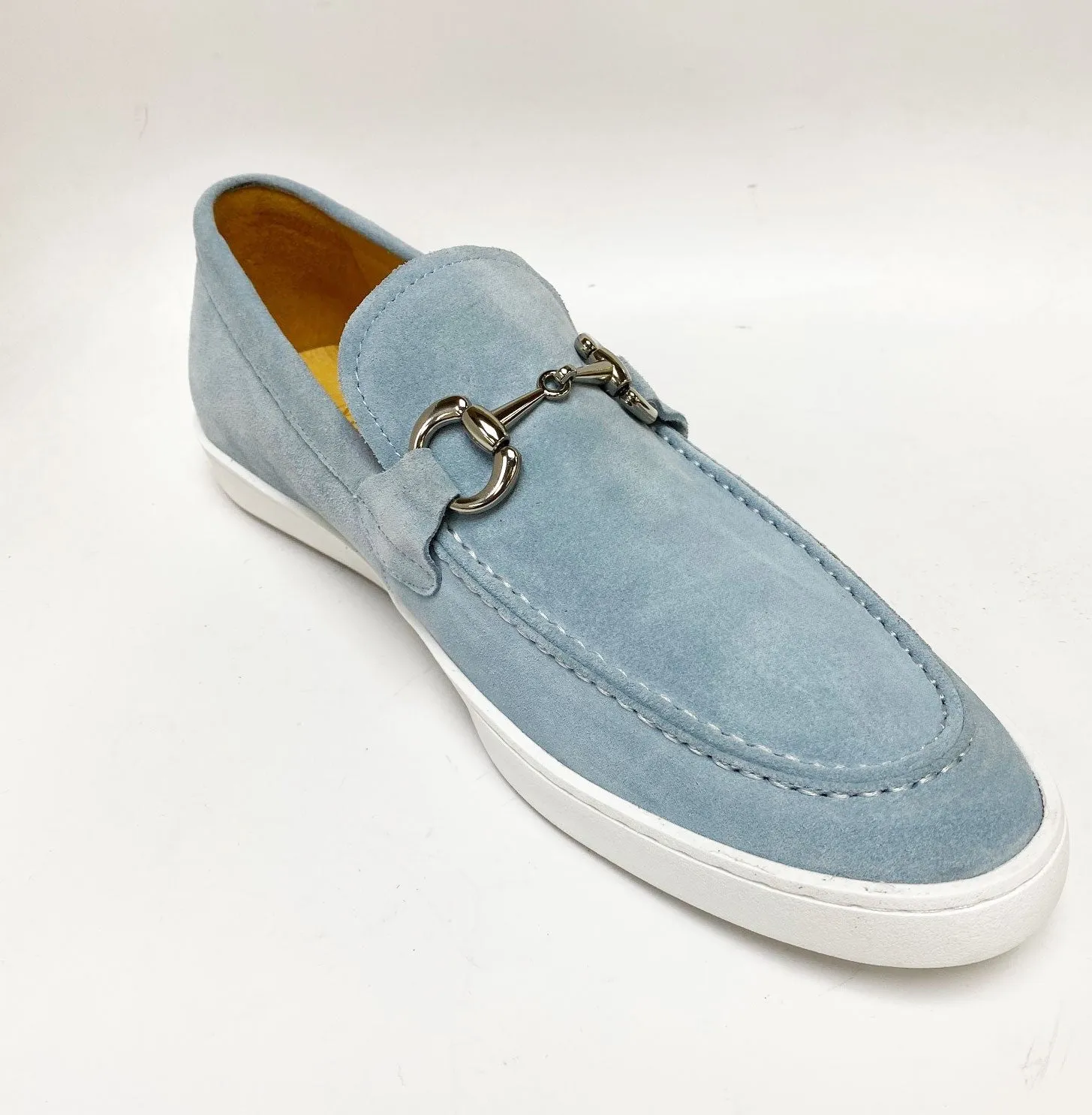 Wildleder-Slip-On-Loafer mit Horsebit-Detail in Himmelblau