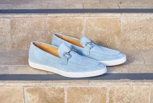 Wildleder-Slip-On-Loafer mit Horsebit-Detail in Himmelblau
