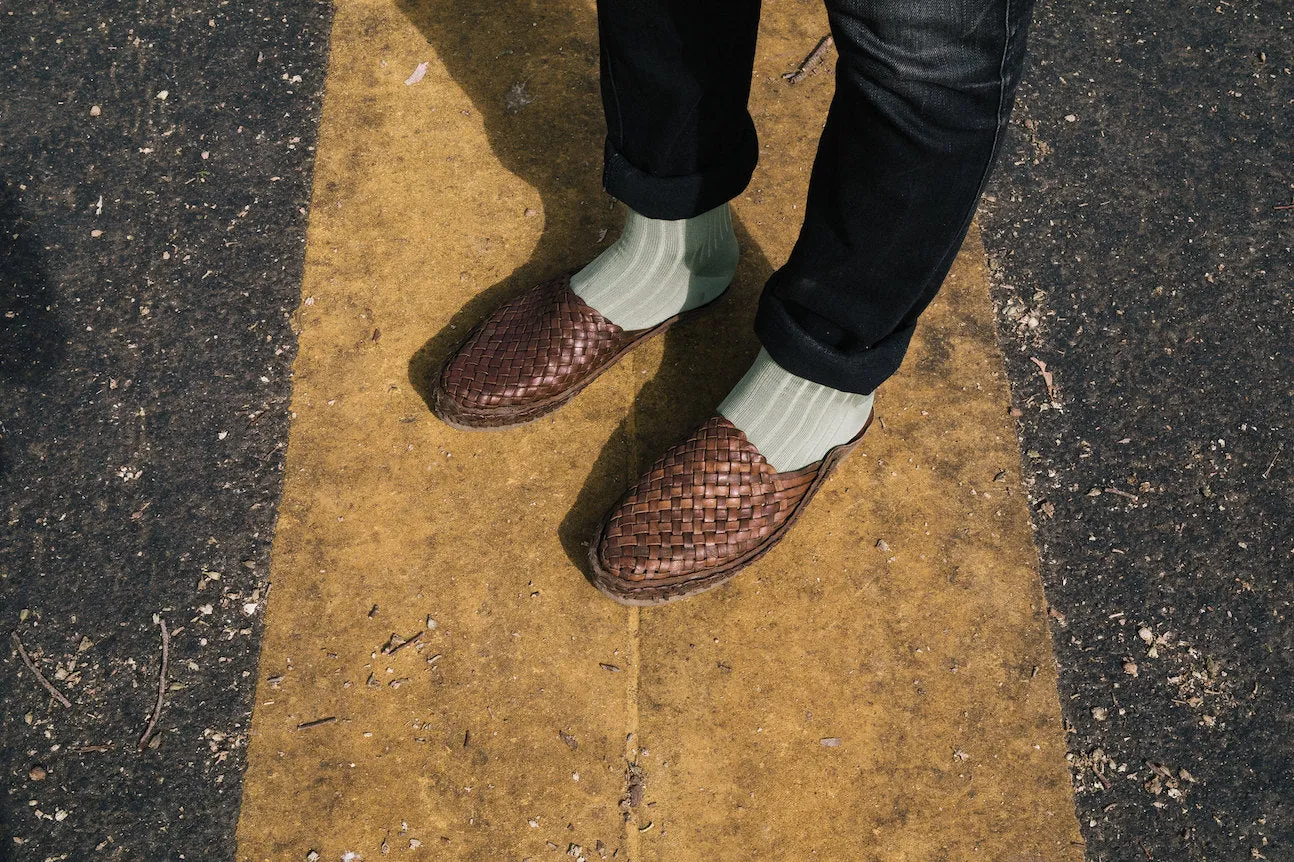 Woven City Pantoffel in Walnuss